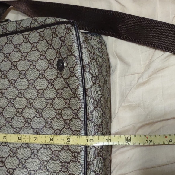 100% authentic Gucci magnet snaps Messenger Bag! - Picture 11 of 11